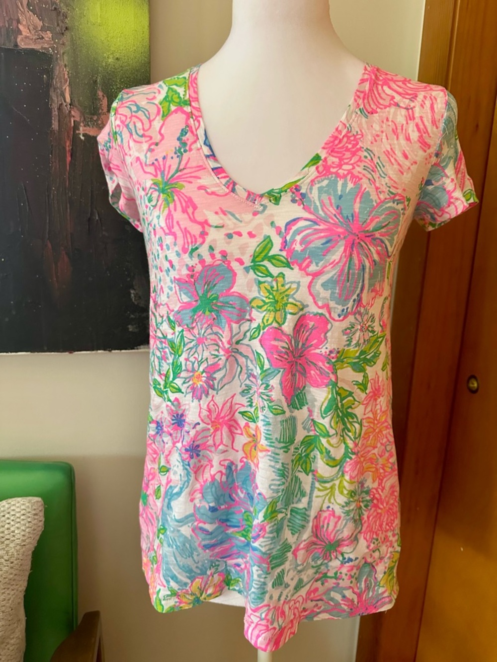 Lilly Pulitzer Pink Multi Floral V-Neck Tee 100% Cotton